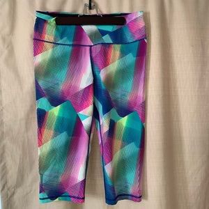 Victoria’s Secret VSX Crop Leggings